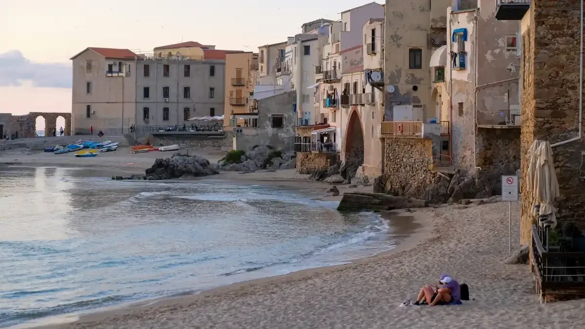 Alta e bassa marea in spiaggia: come leggere gli orari e valutare lo spazio sulla battigia